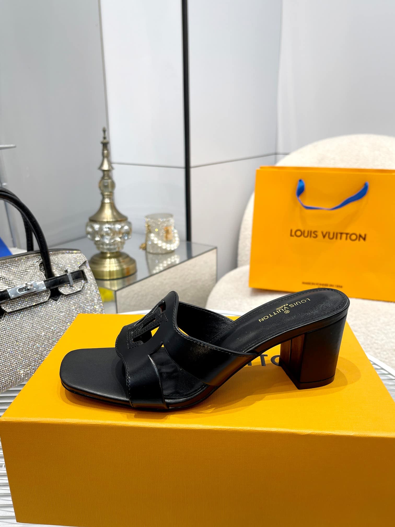 Louis Vuitton Lv Isola Mule Black