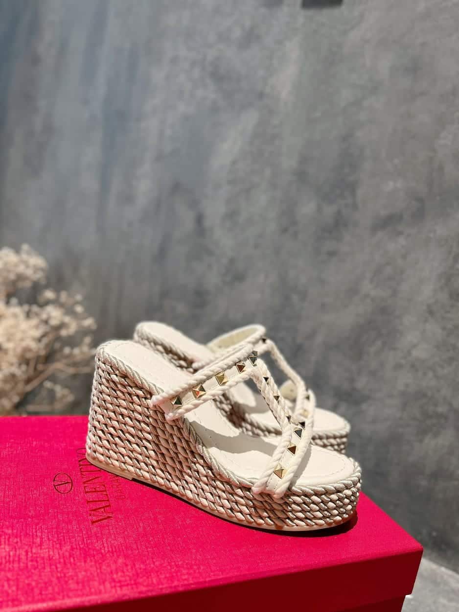 Valentino Rockstud Laminated Nappa Wedge Sandal Natural 4W2S0Gi5Dym Ybs