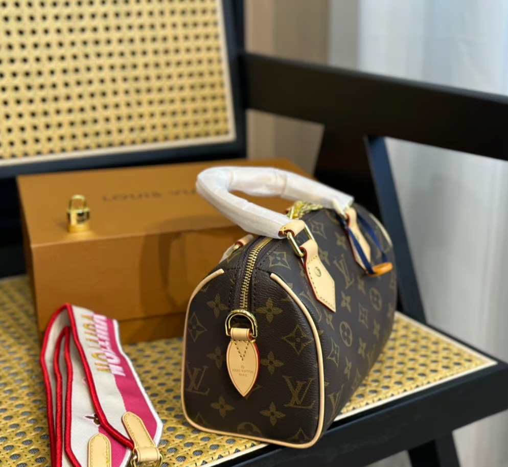 Louis Vuitton Speedy Bandouliere 20 Fuchsia 20cm M46234