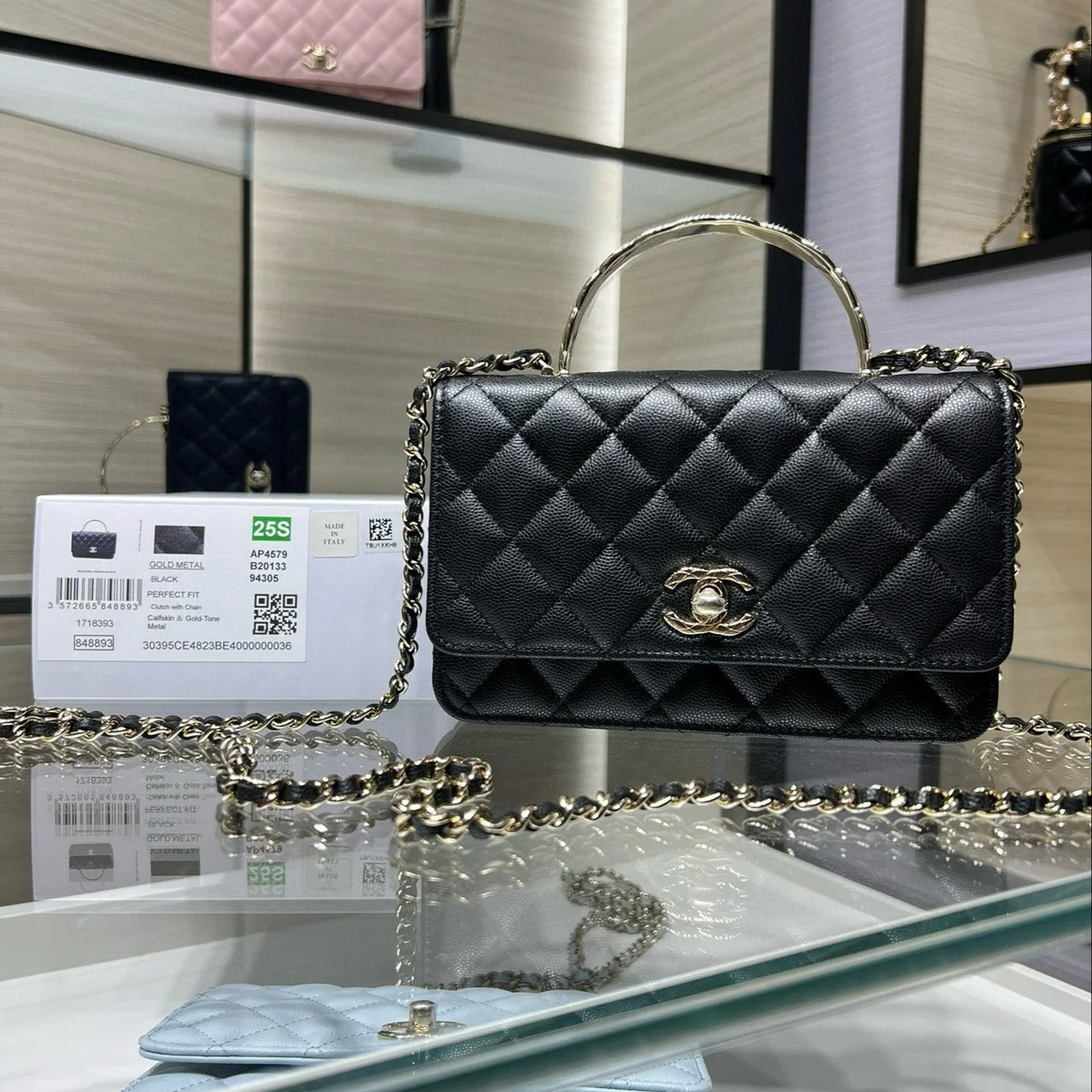 cc 25S Woc Top Handle 19cm Black Grained Calfskin Light Gold Hardware