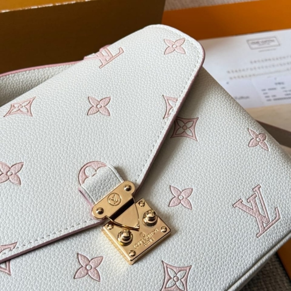 Louis Vuitton Pochette Métis Eden 25Cm M14977