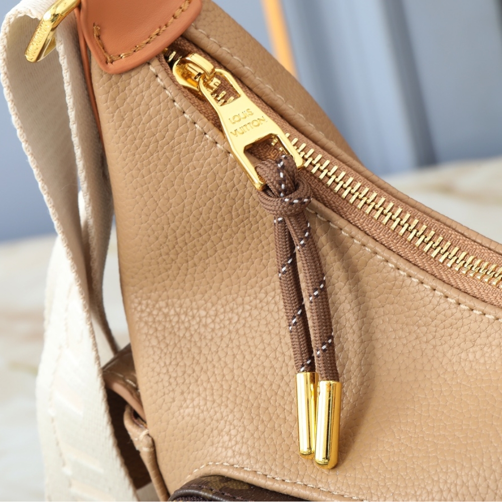 Louis Vuitton Hobo Cargo Beige 31Cm M12697