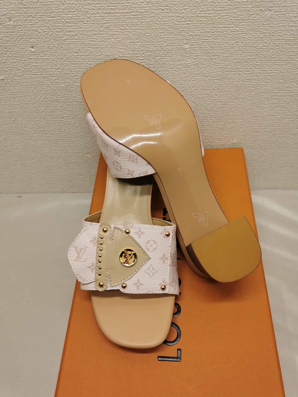 Louis Vuitton Lv Frame Mule Dune Beige 1Ahmrn