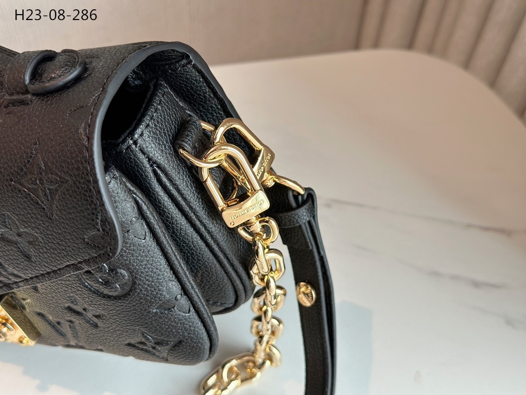 Louis Vuitton Pochette M Tis East West Bag Black 21Cm M46595