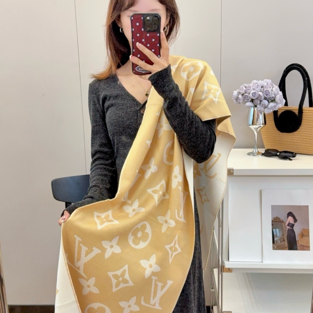 Louis Vuitton Lv Essential Scarf Beige M77728