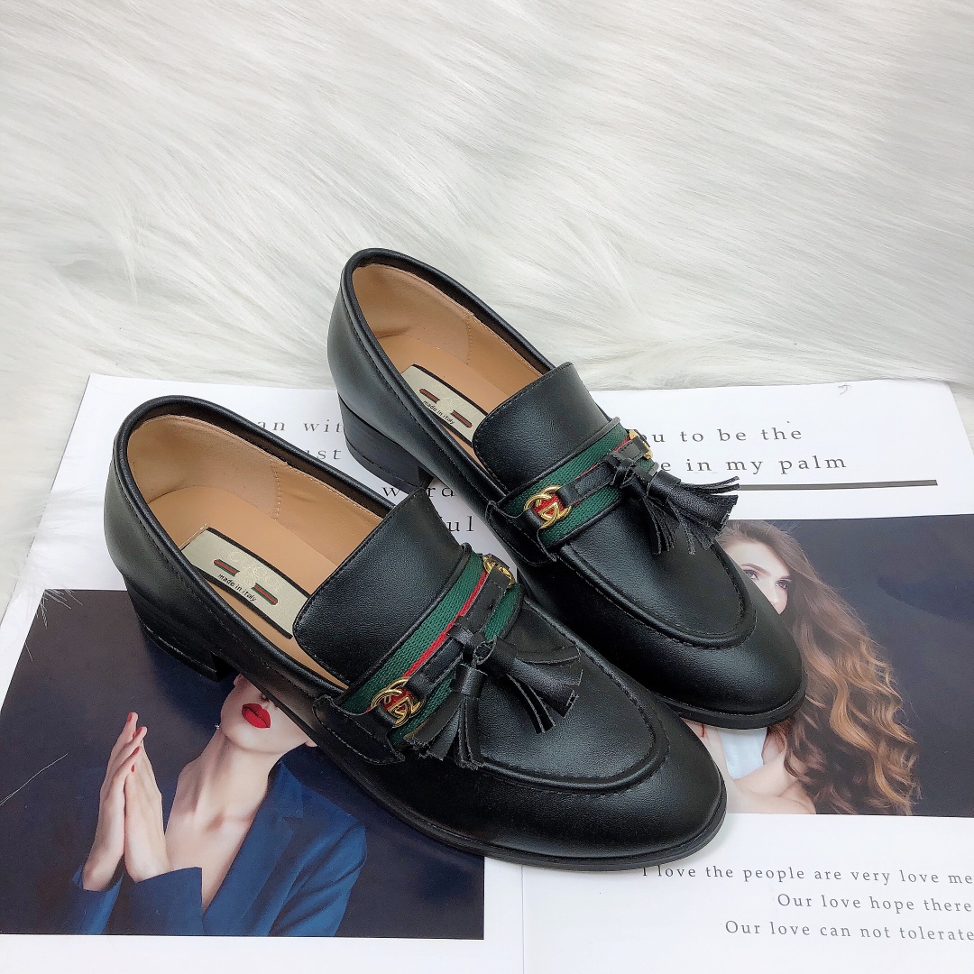 Gucci Unisex Leather Interlocking G Black