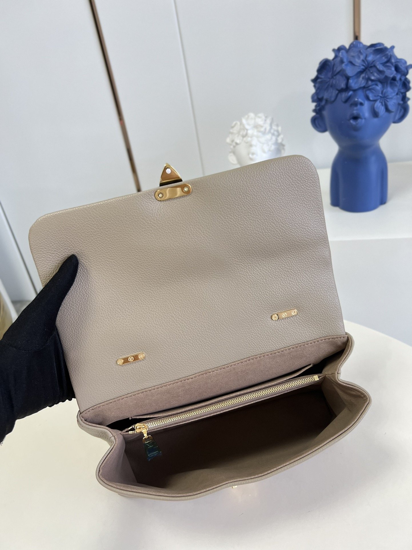 Louis Vuitton Madeleine MM 30Cm Beige M46041