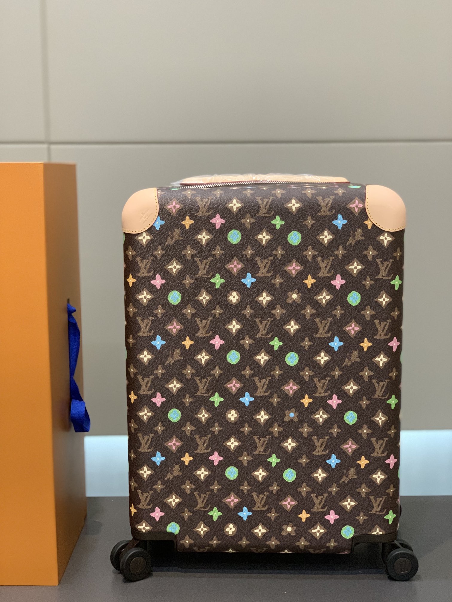 LOUIS VUITTON Monogram Craggy Horizon 55