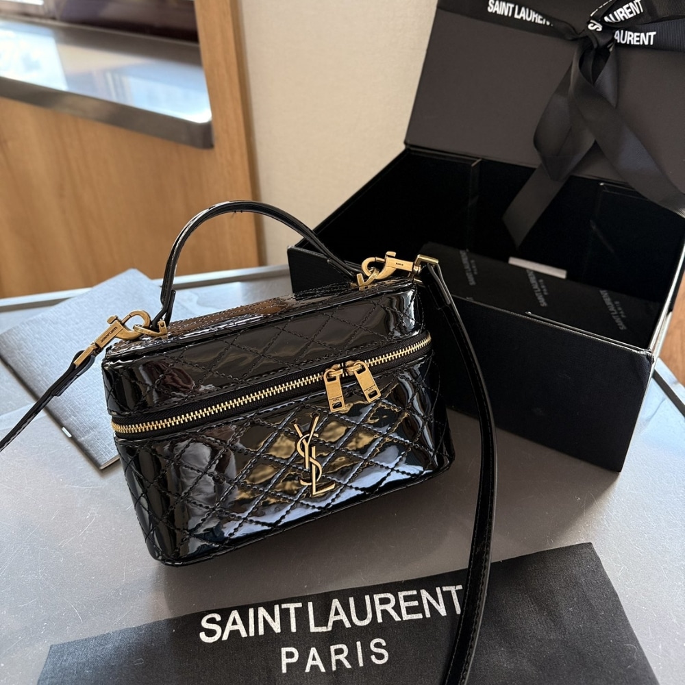 Saint Laurent Gany Vanity Bag In Patent Leather Black 19Cm
