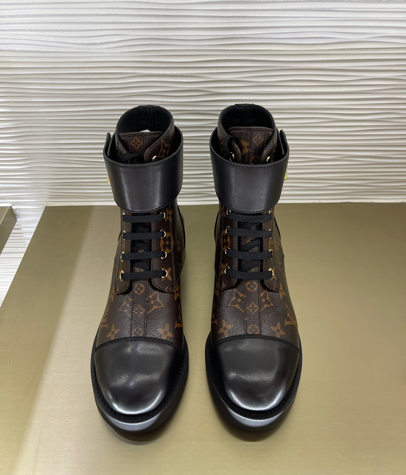 Louis Vuitton Wonderland Flat Ranger 1A2Q3Q Brown