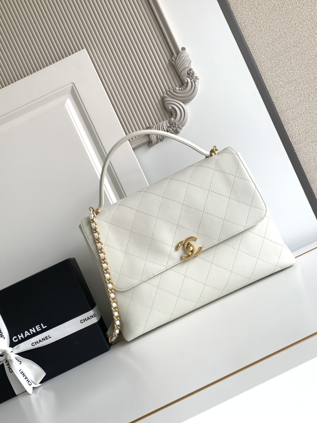 25C/26C Vintage Large Top Handle Flap Bag（White）