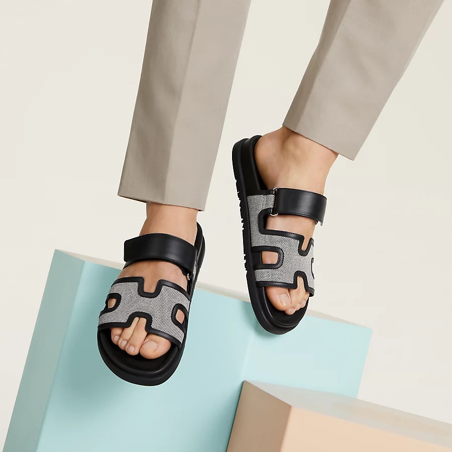 HERMES CHYPRE SANDAL PRUNOIR/NOIR
