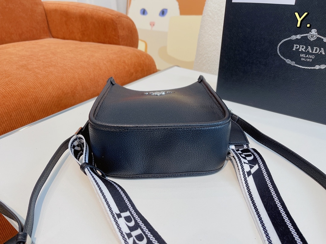 Prada Leather Mini Shoulder Bag Black 20Cm