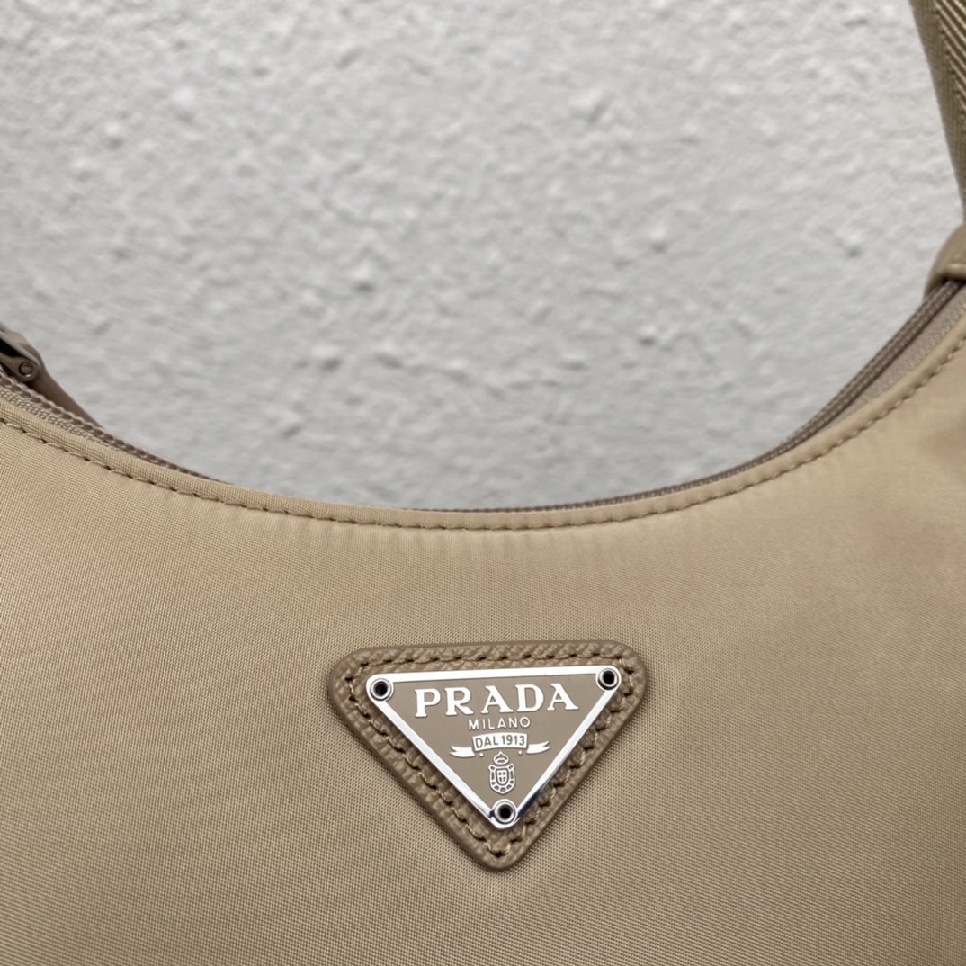 Prada Re-Nylon Re-Edition 2000 Mini-Bag Nude