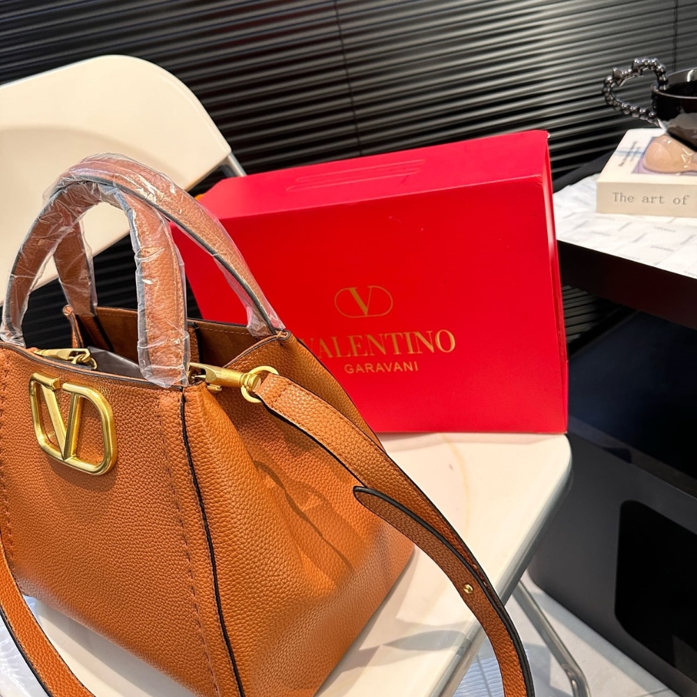 Valentino Garavani Alltime Handbag In Almond 26Cm 5W2B0Q18Imz Zg1