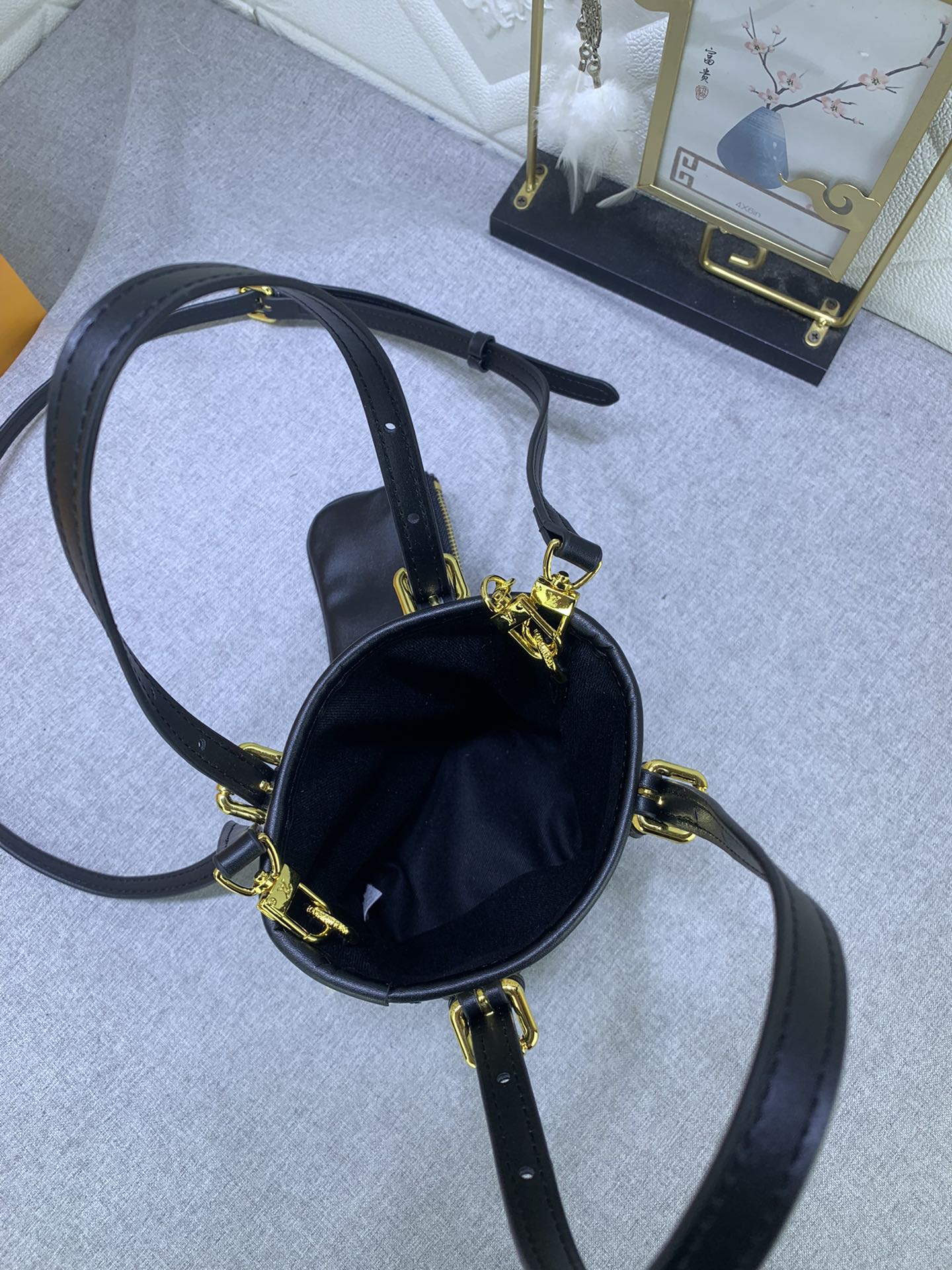 Louis Vuitton Nano Bucket Bag Black 17Cm M82418