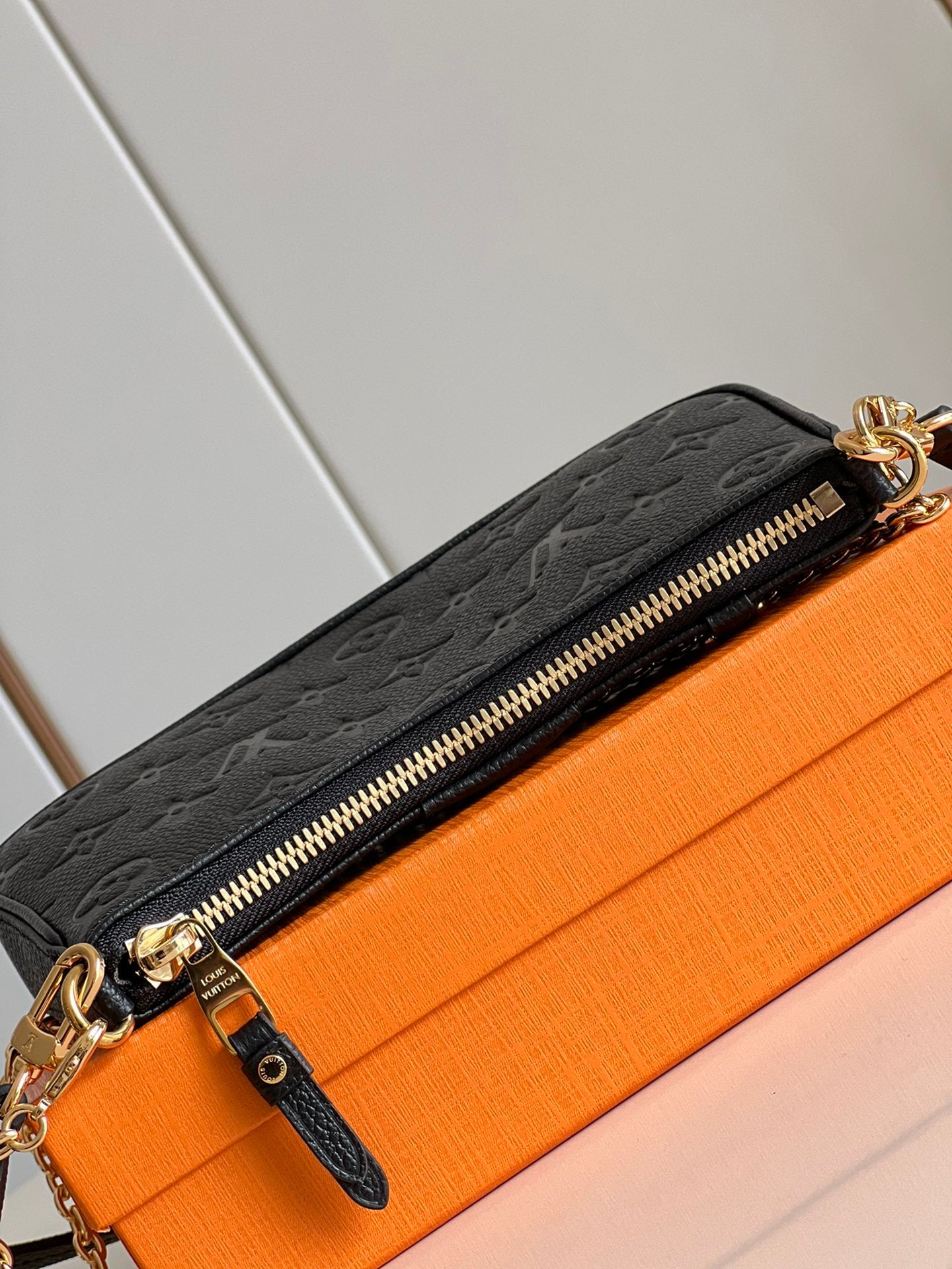 Louis Vuitton Easy Pouch On Strap 19Cm Black