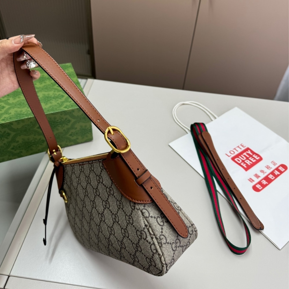 Gucci Gg Emblem Super Mini Shoulder Bag Beige And Brown 24Cm 820696 Fad6L 9758