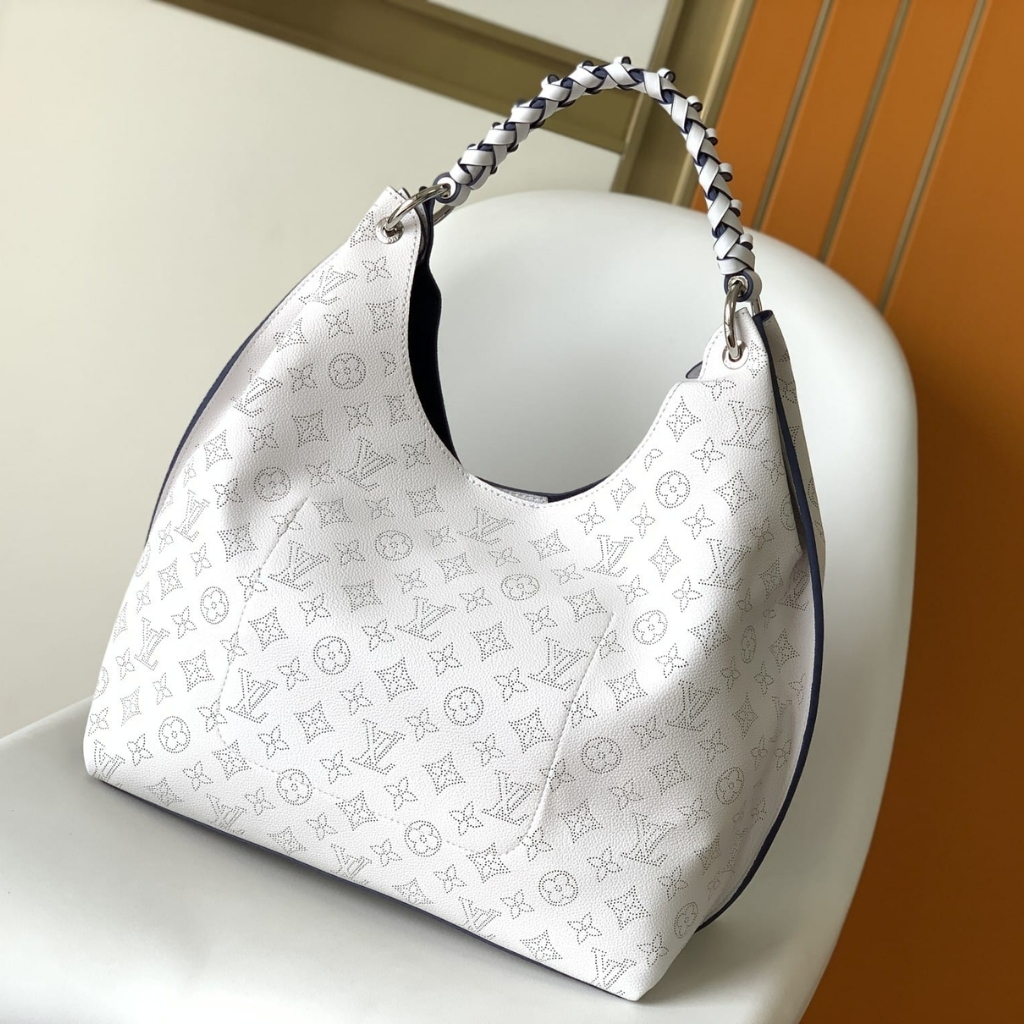 Louis Vuitton Carmel Hobo Mahina Leather White 40Cm M57572