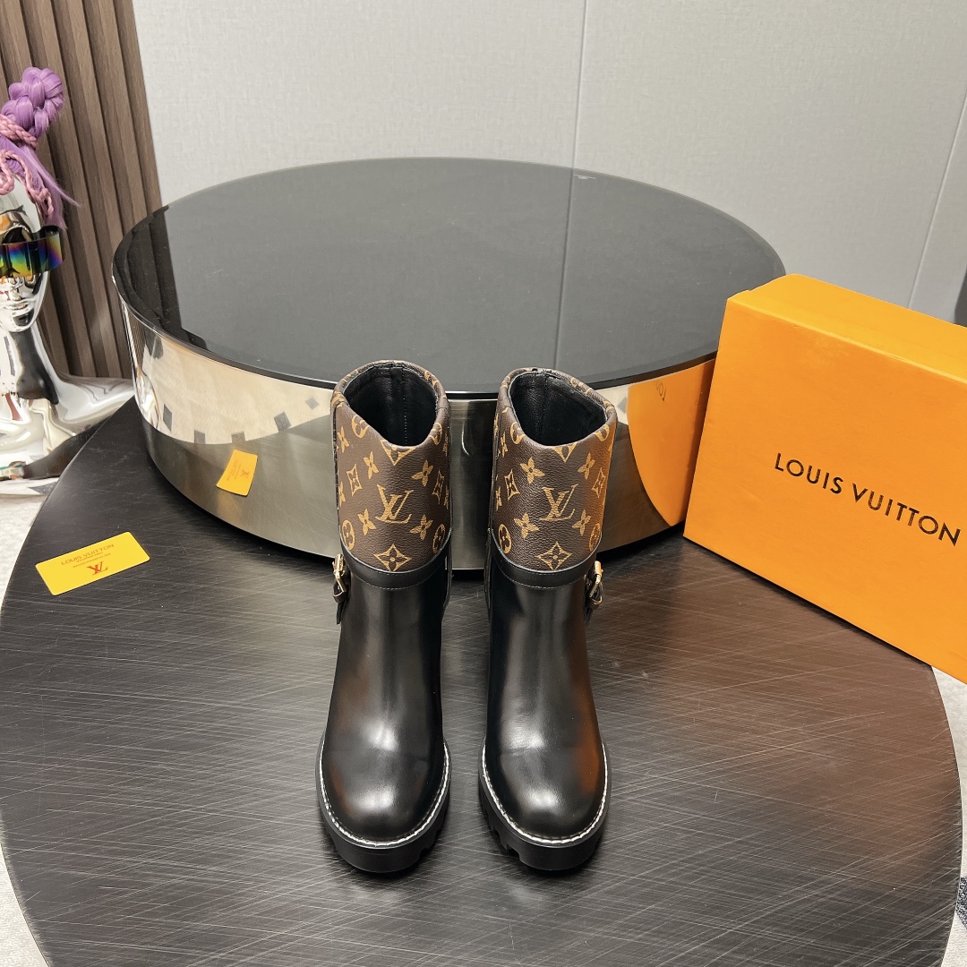 LV- pointy ankle boots with chunky heels-black
