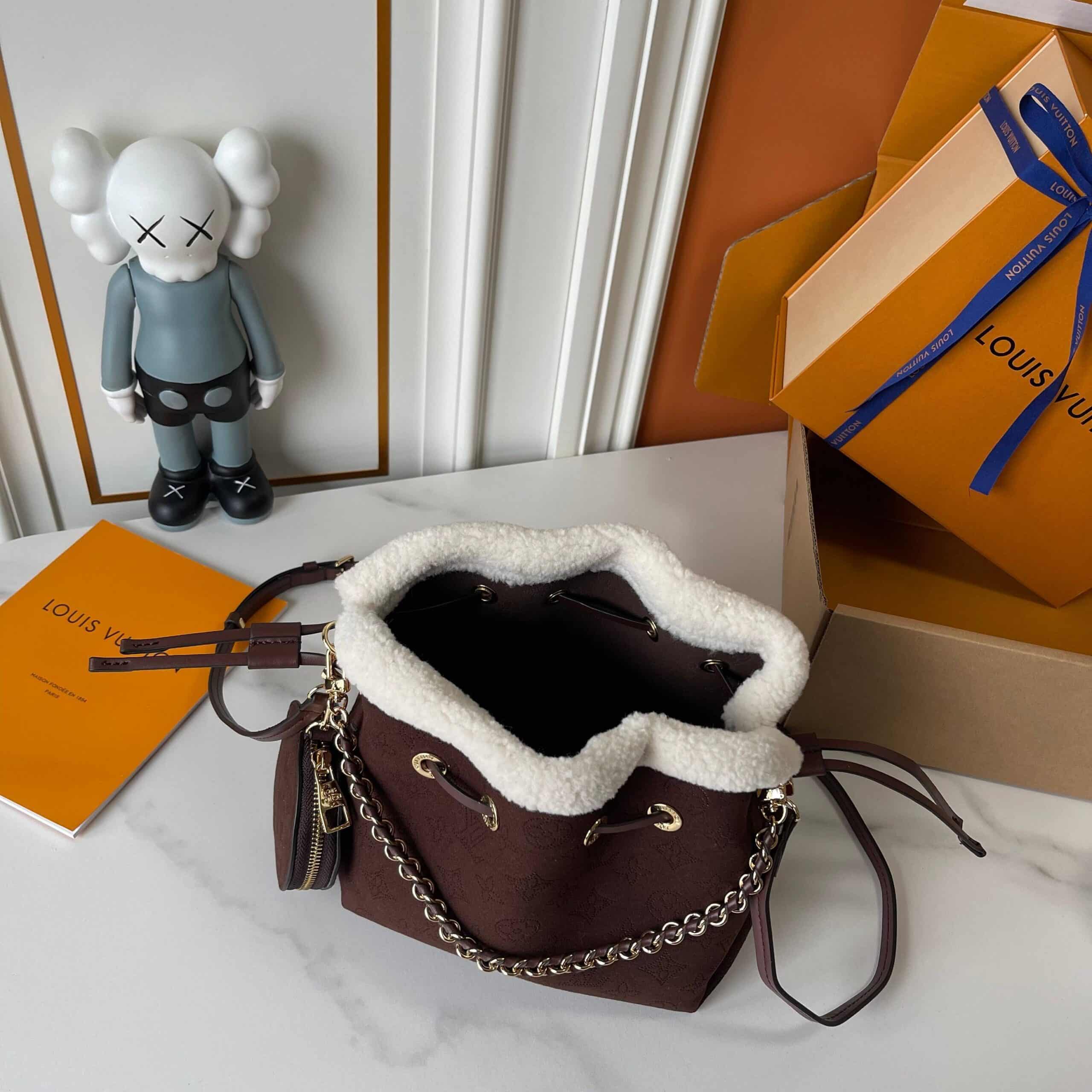 Louis Vuitton Bella Chocolate 22Cm M26684