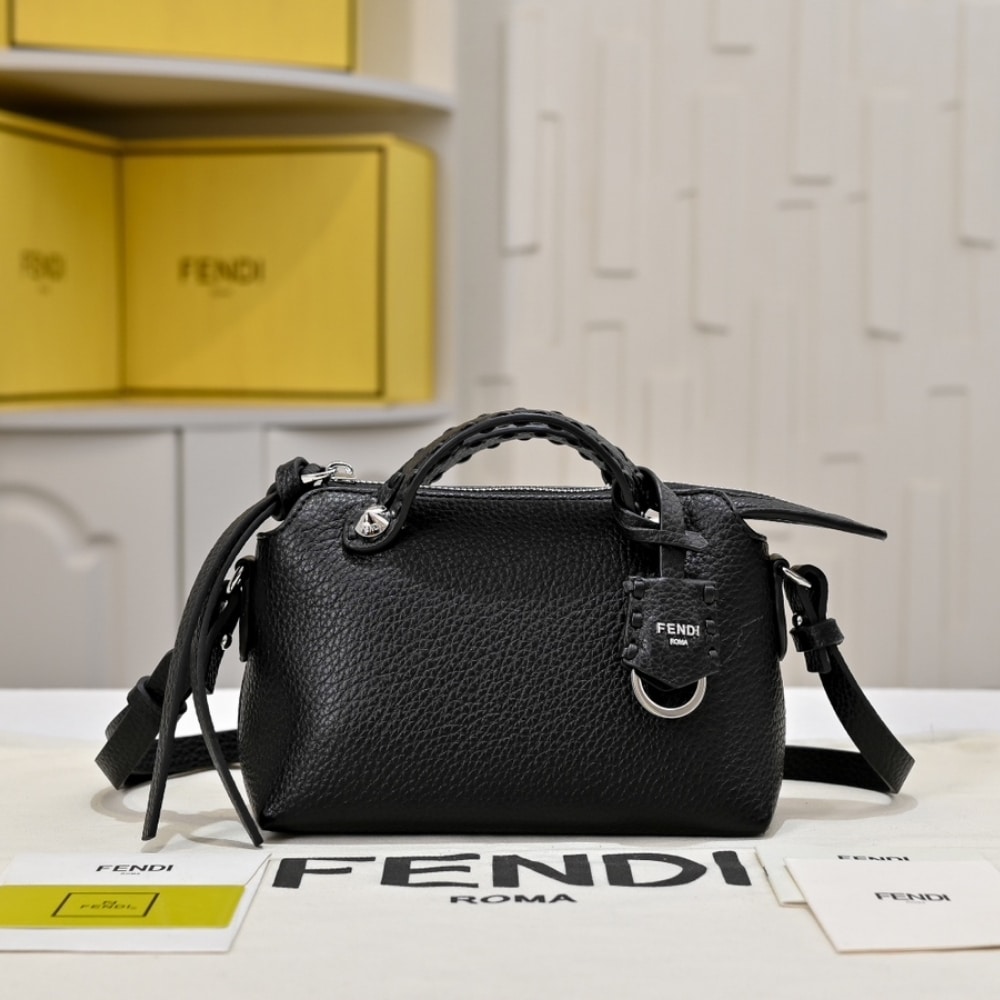 Fendi By The Way Selleria Medium Black 20Cm