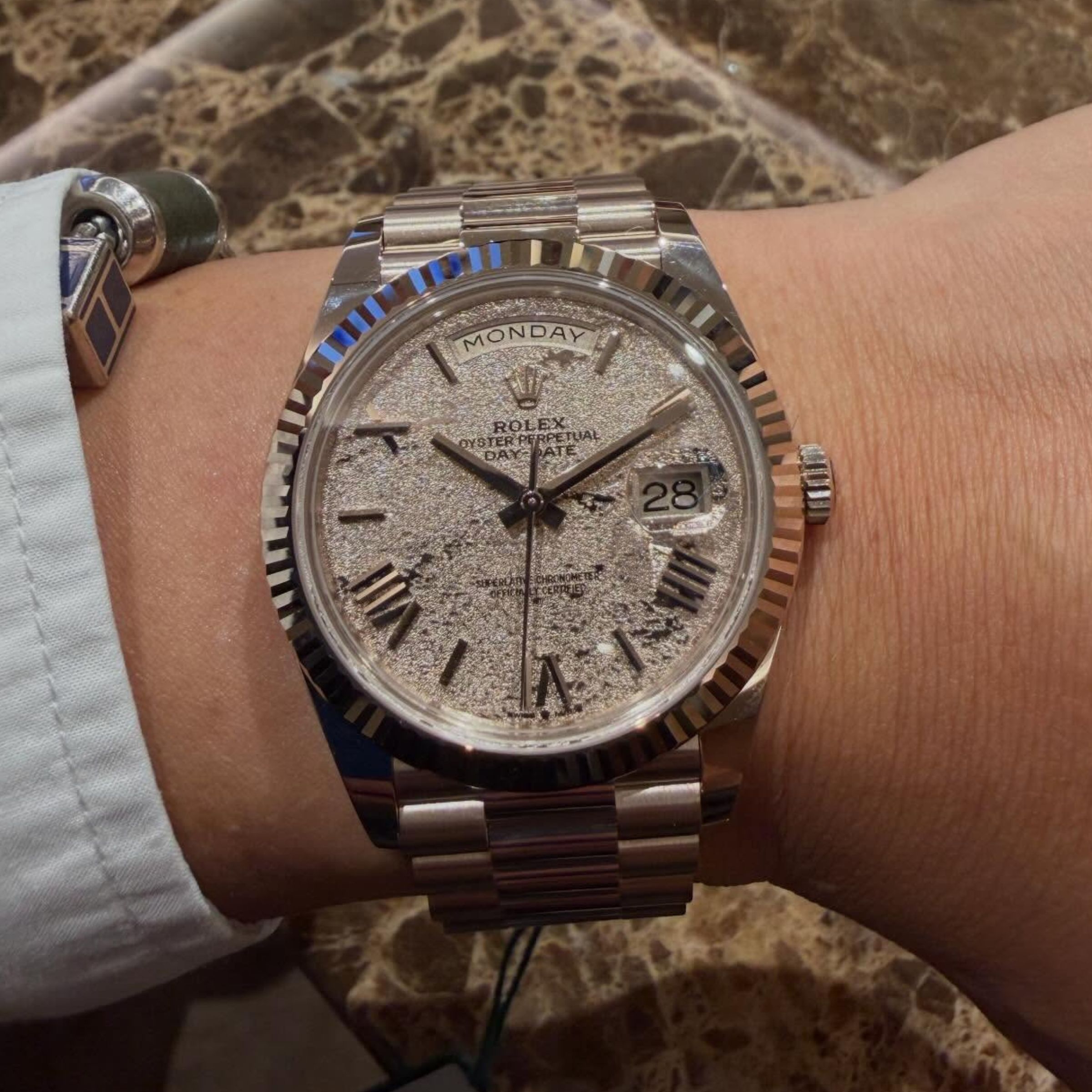 [Superclone] Rolex Day-Date 40mm Gold – Leaf Design Dial President 228235JG