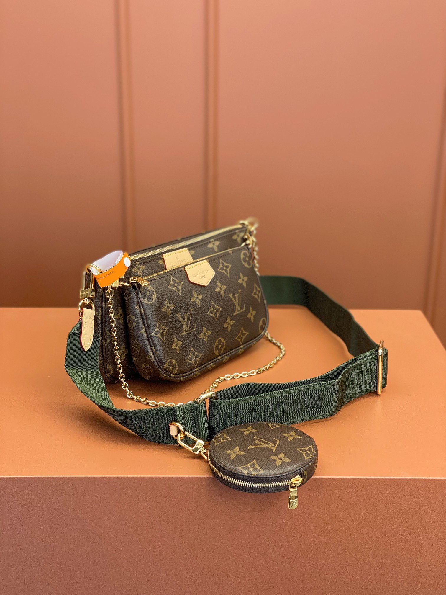 Louis Vuitton Multi Pochette Accessoires Khaki 24Cm M44813