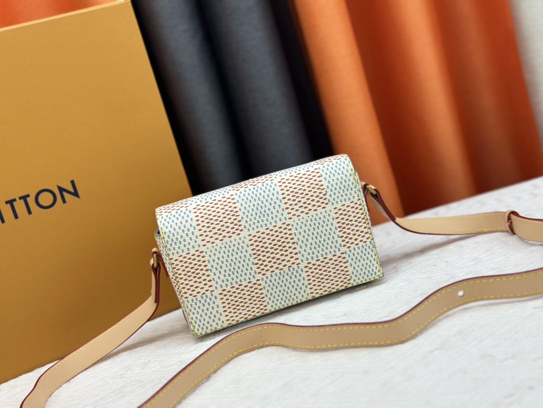 Louis Vuitton Steamer Wearable Wallet White 18Cm N40674