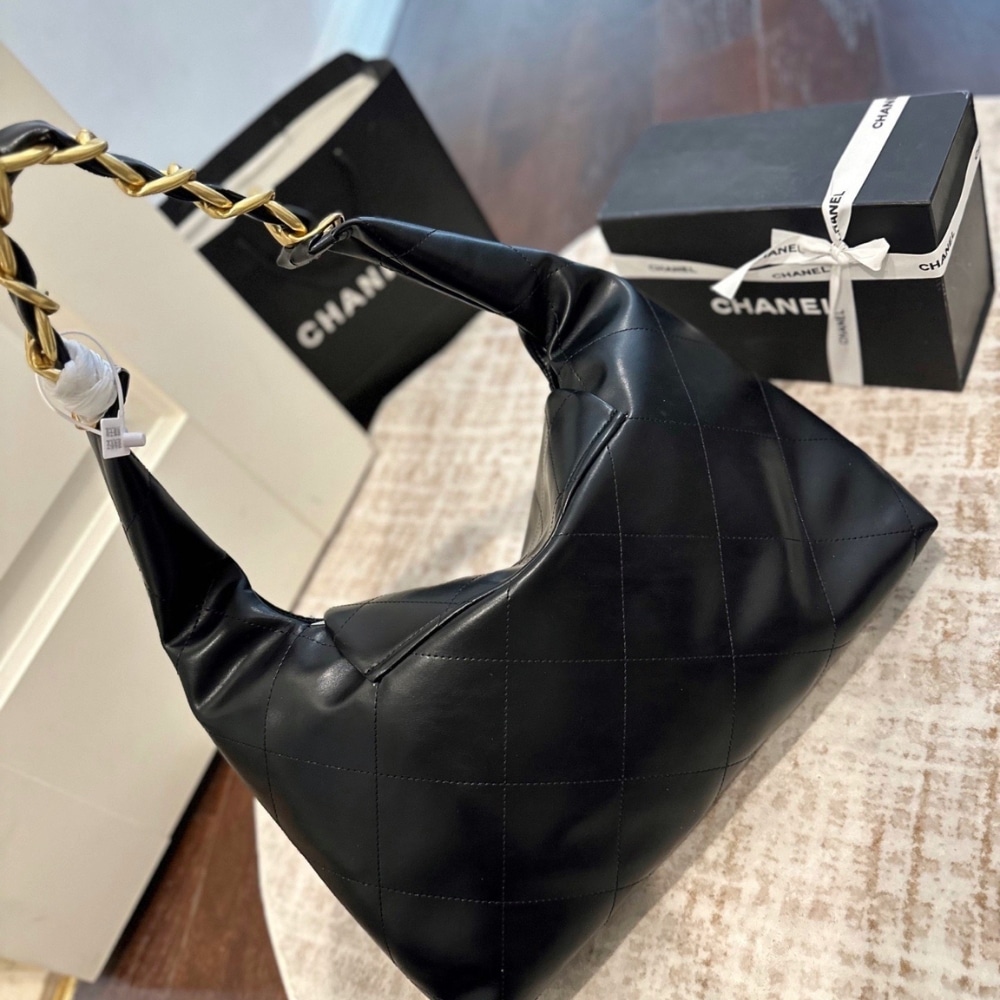 Chanel Maxi Hobo Bag Black Leather 43Cm AS5839 B22140 94305