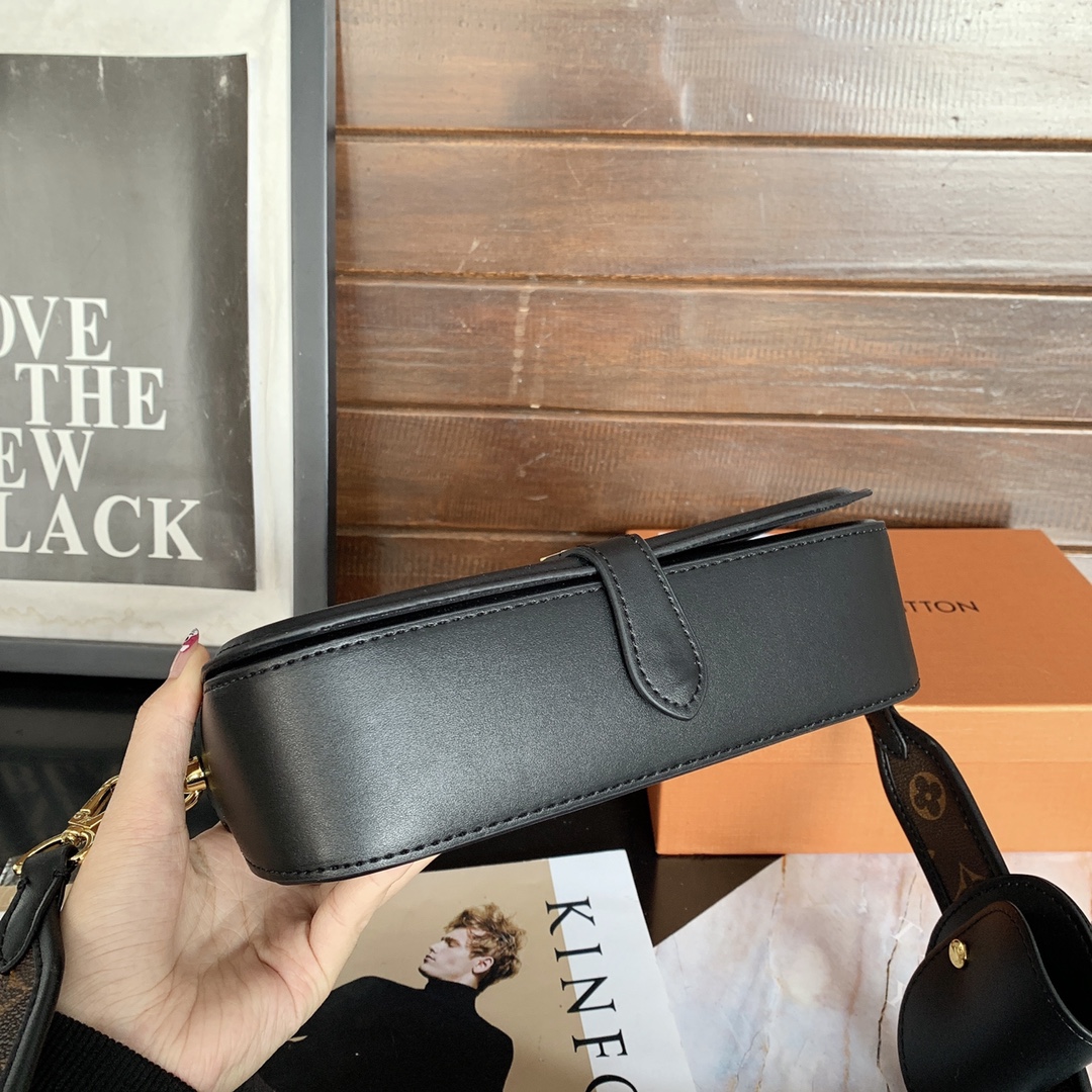 Louis Vuitton Officier Pouch With Strap Black 23Cm M69841