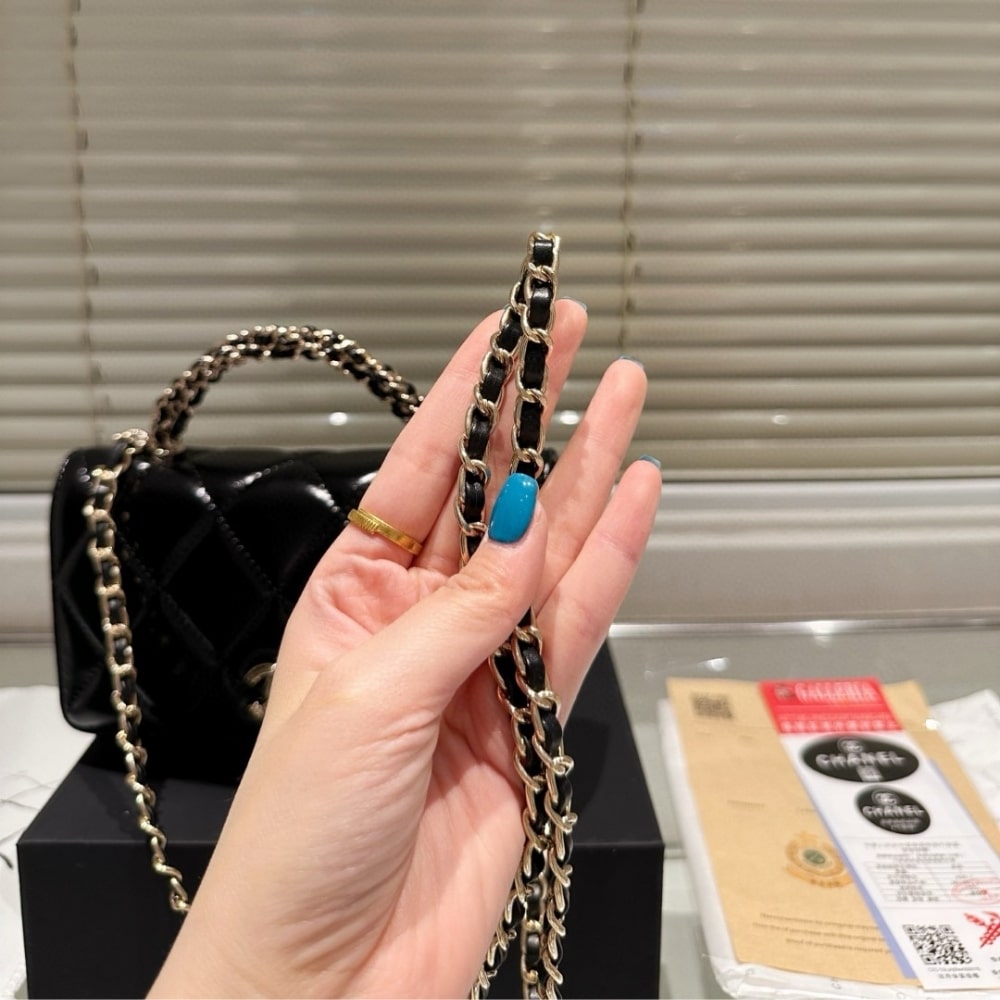 Chanel 24B Metal Twist Woc Black 20Cm/7.8in