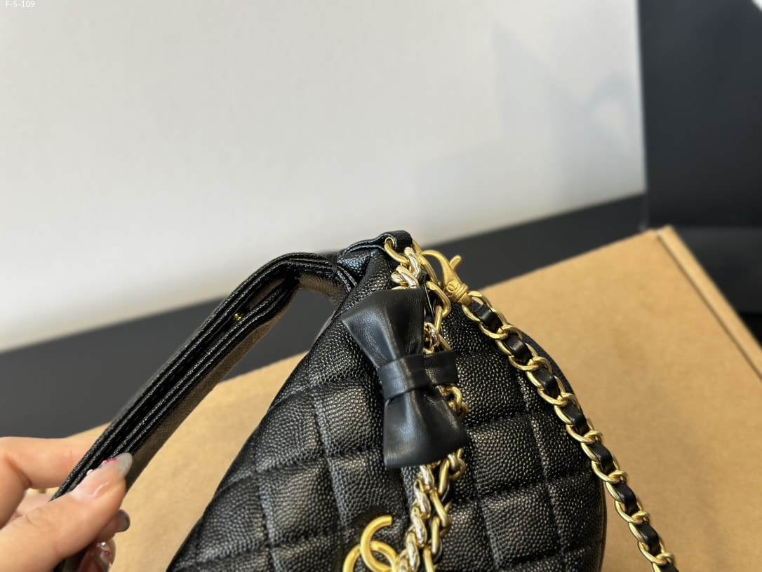 Chanel Pouch Grained Shiny Calfskin Black 17Cm/6.7in Ap3943 B16288 94305