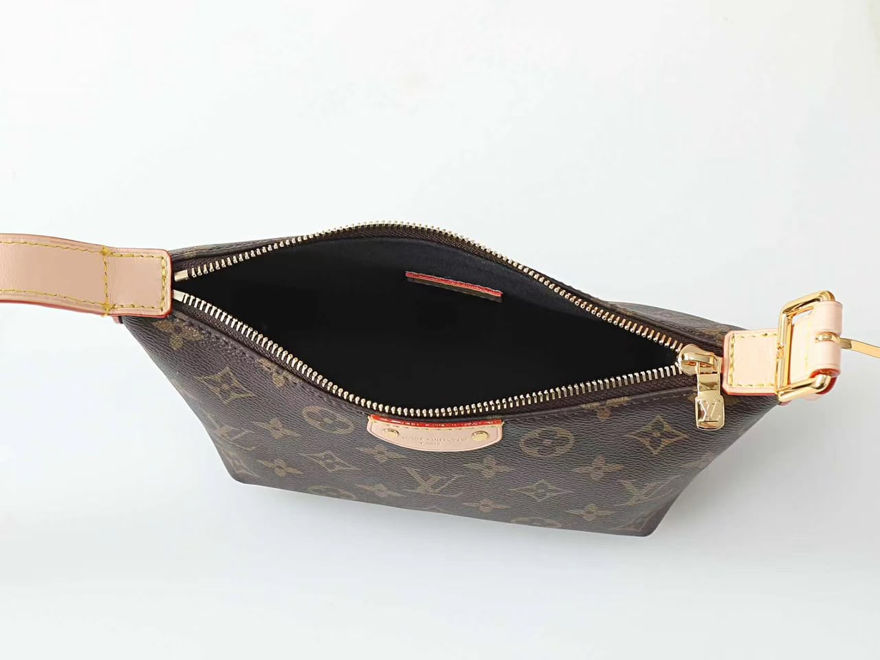 Louis Vuitton Pochette Hills Bag Monogram 18.5cm M27509