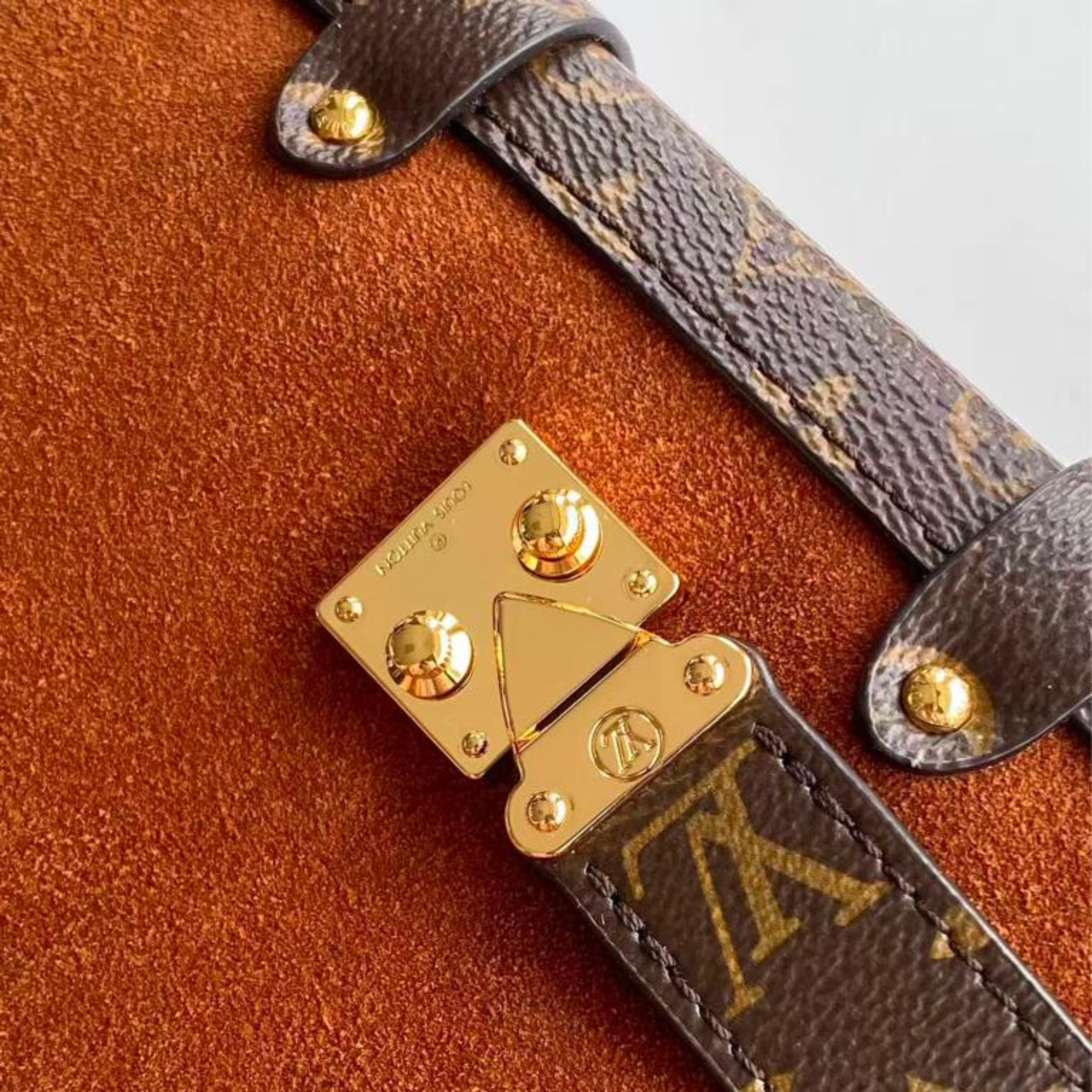 Louis Vuitton MM Side Trunk Bag M15072