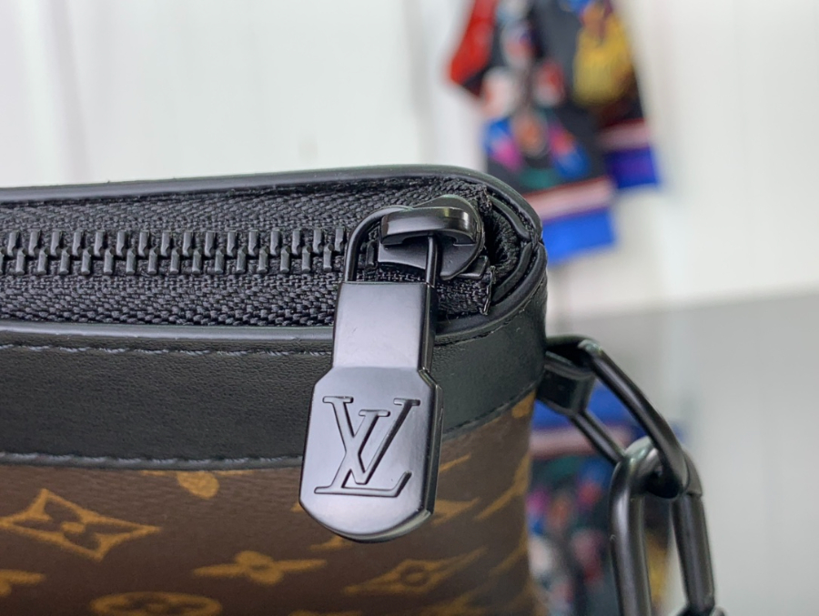 Louis Vuitton To Go Pochette Monogram Brown 30Cm For Men