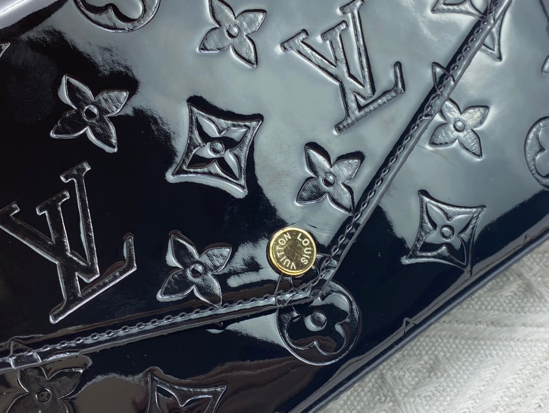 Louis Vuitton Pochette F Lice Amarante Monogram Vernis Black 21Cm