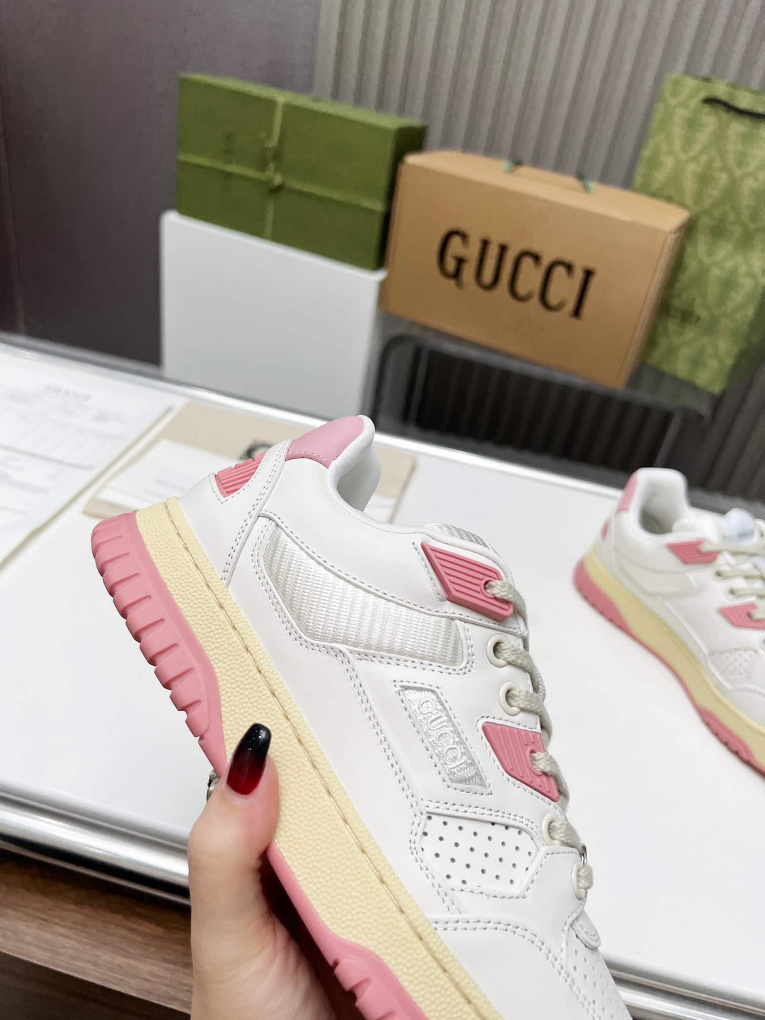Gucci Women’S Distressed Effect Sneakers Pink