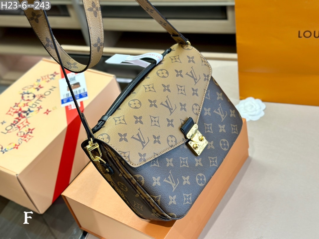 Louis Vuitton Pochette Métis Monogram Reverse 25Cm