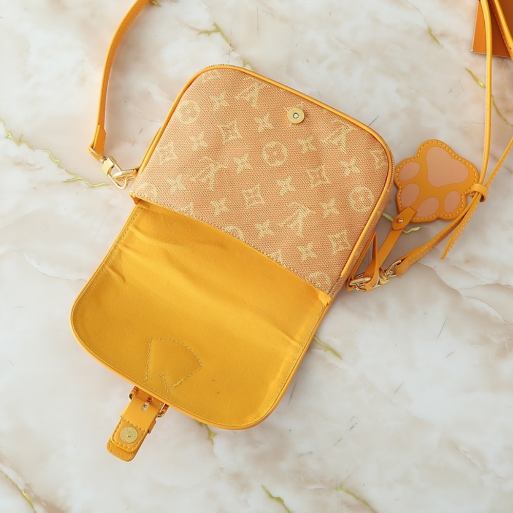 Louis Vuitton Montsouris Messenger Monogram Yellow 20cm M12694
