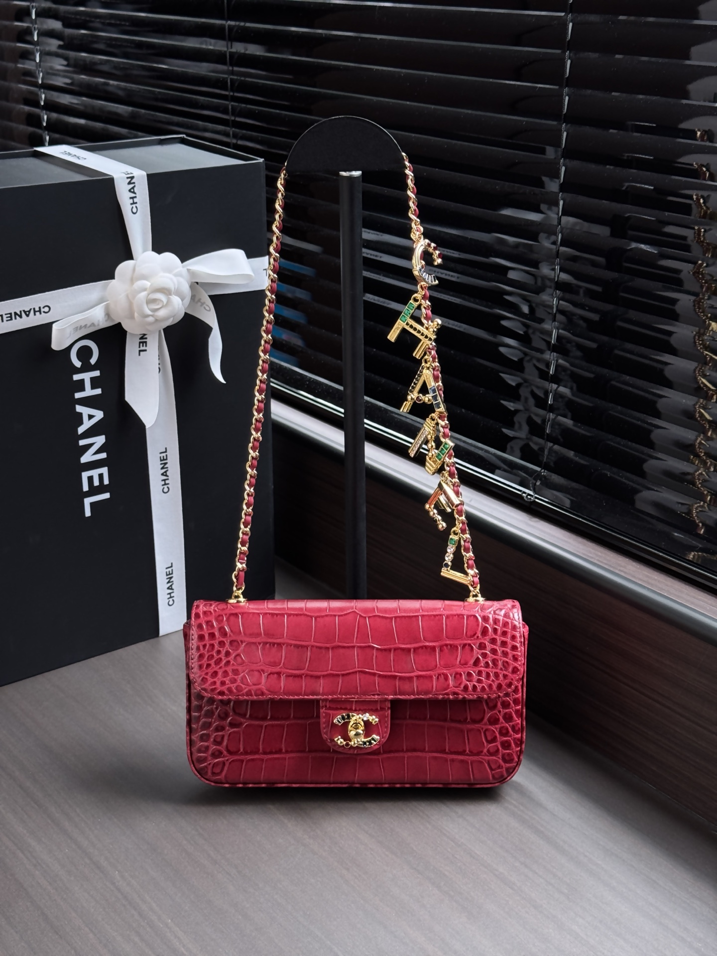 CHANEL  Crocodile-Embossed Calfskin Chain Bag