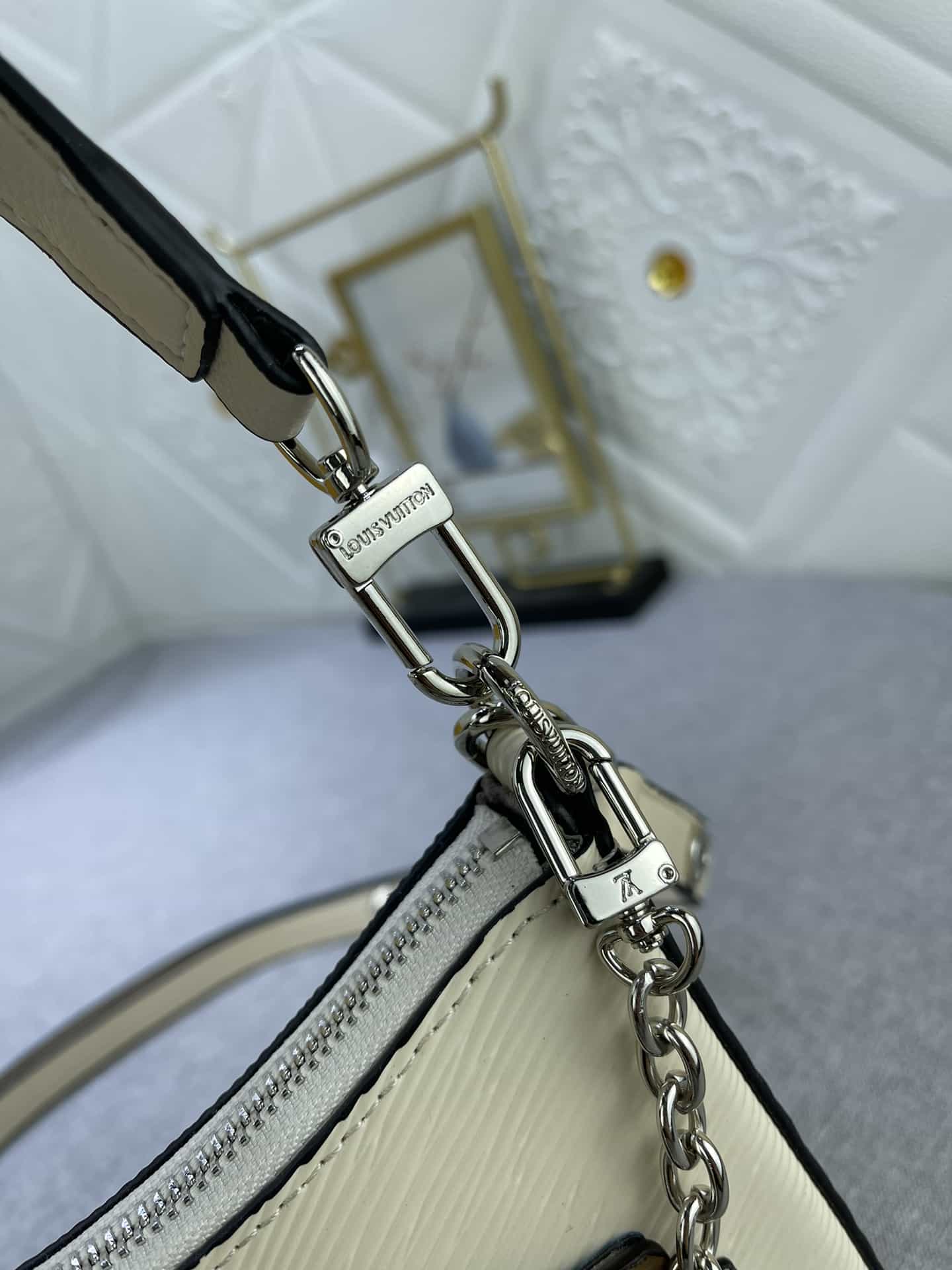Louis Vuitton Marelle Quartz White 19 Cm