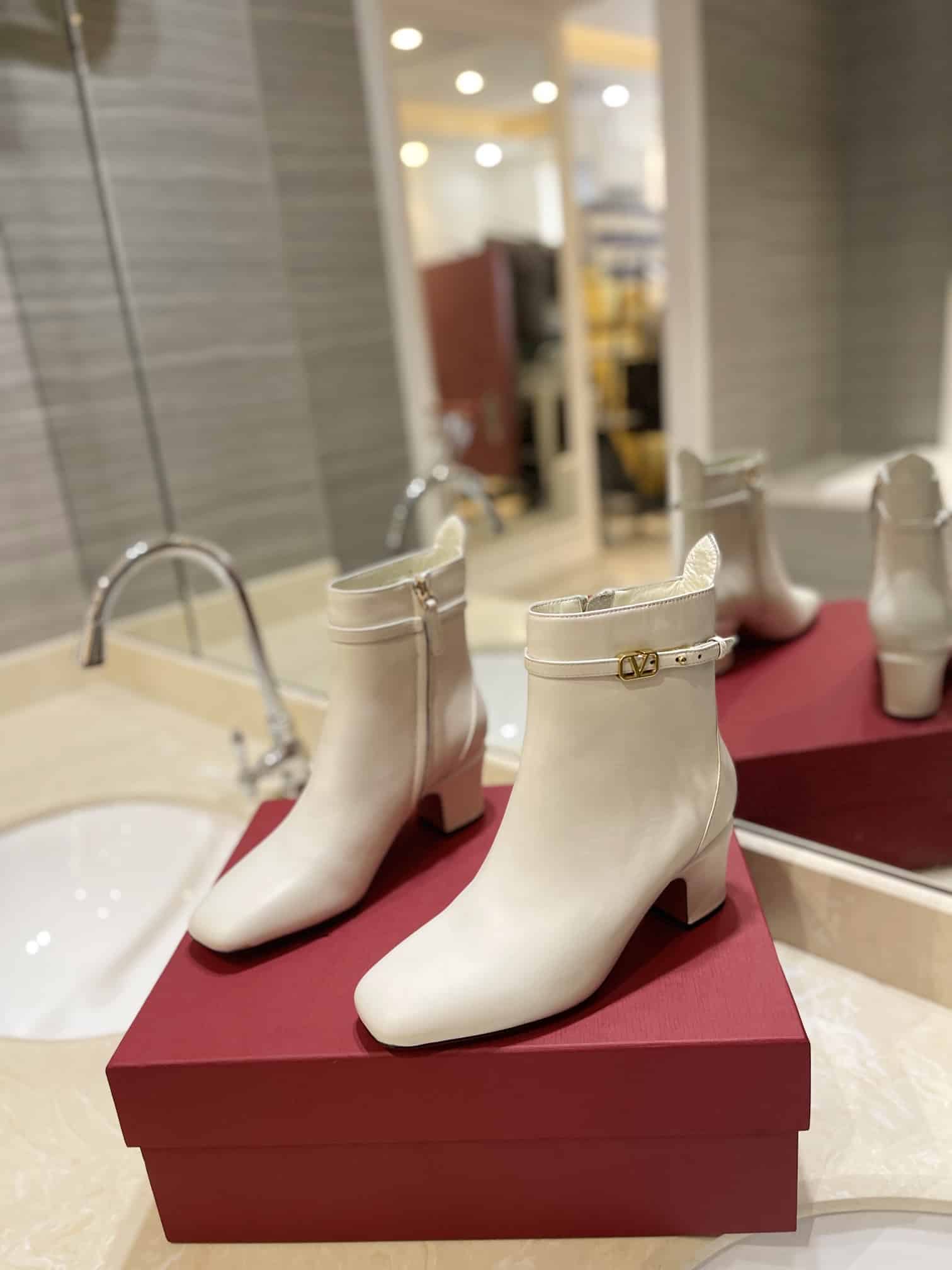 Valentino Garavani Tan Go Ankle Boot In Calfskin Leather White