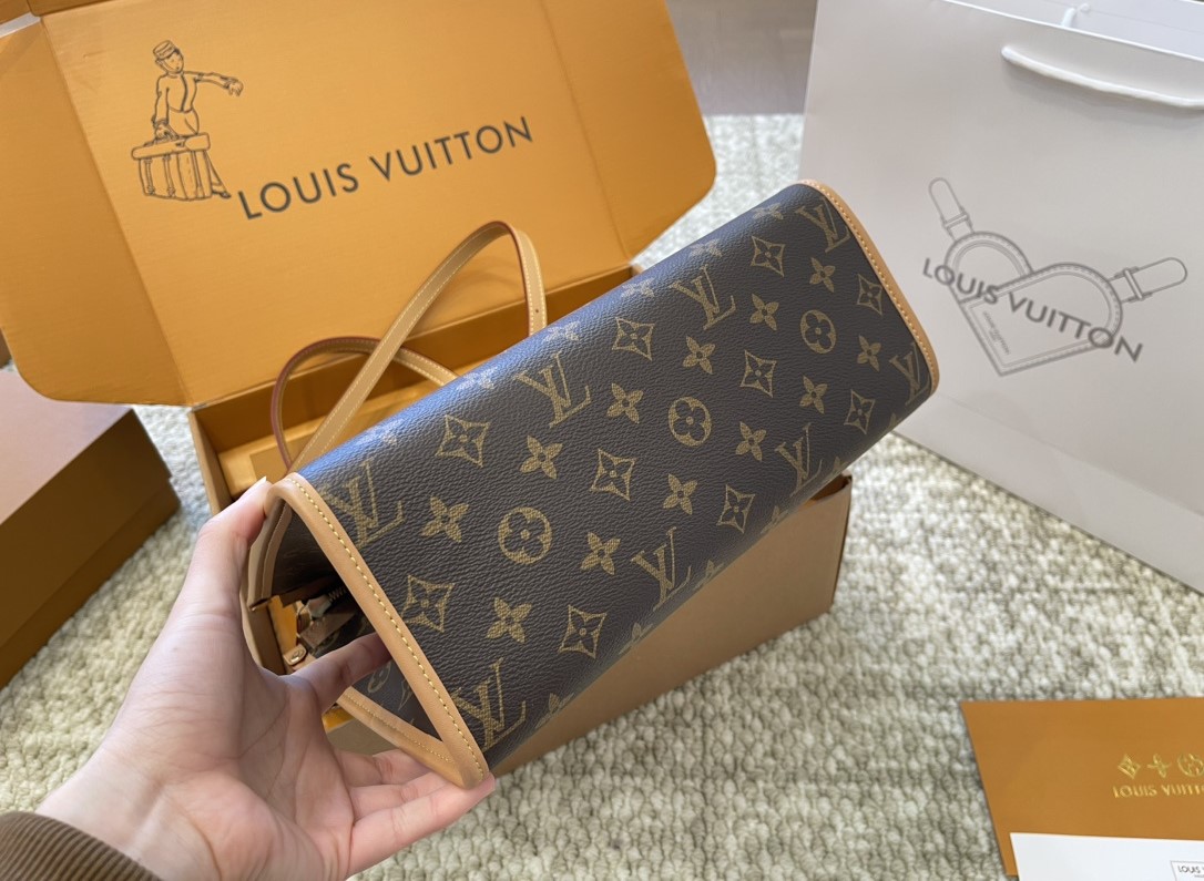 Louis Vuitton Popincourt Hart Tote Handbag Monogram Canvas 28Cm M40007