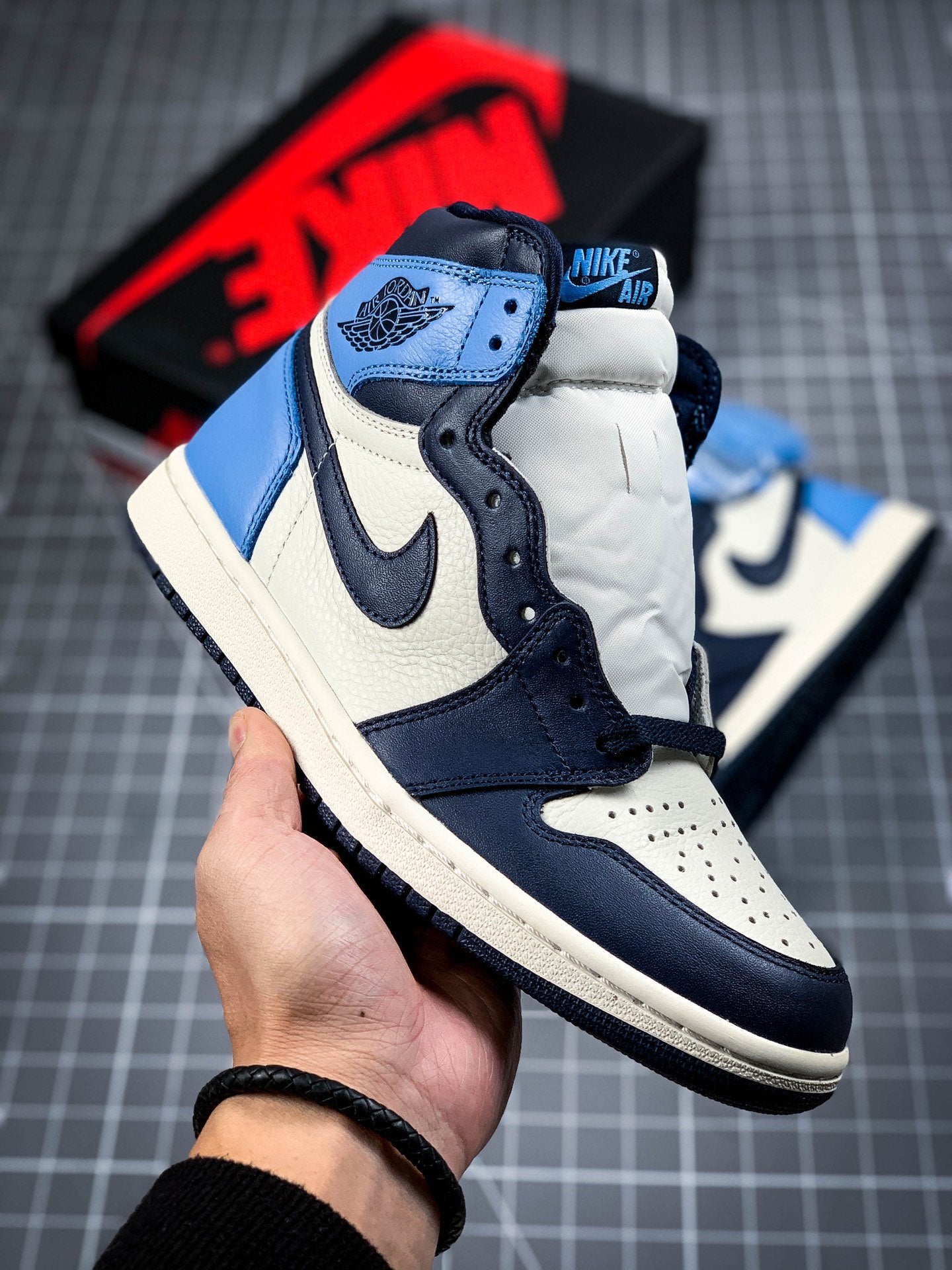 Jordan 1 Retro High Obsidian UNC