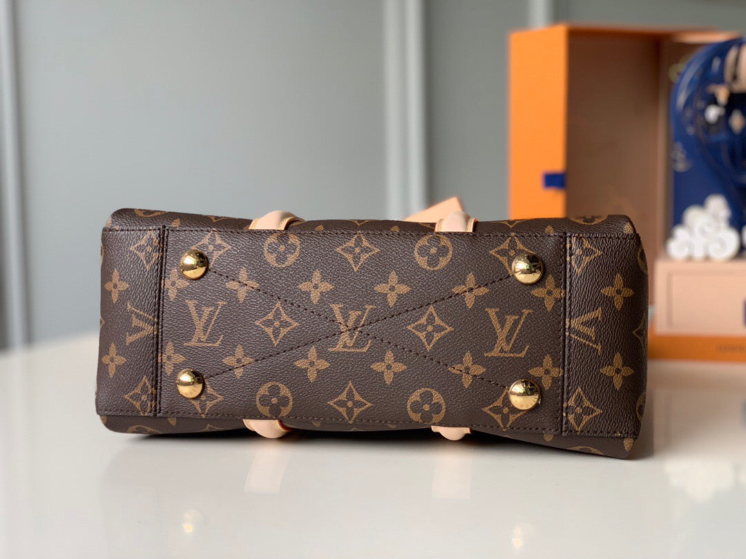 Louis Vuitton Soufflot 29Cm Beige