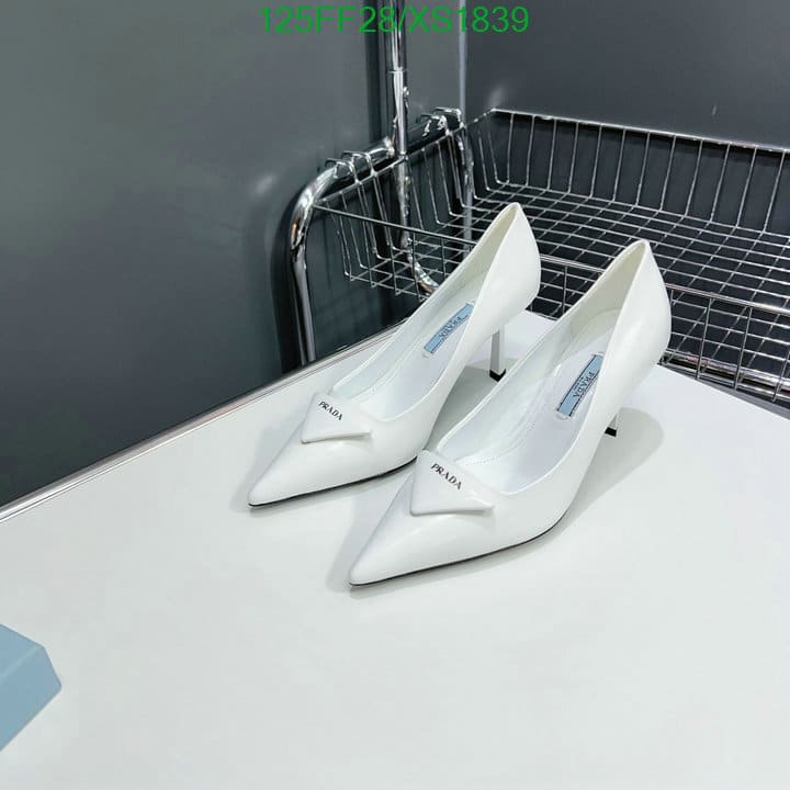 Prada Cleavage Nero Leather Pumps White