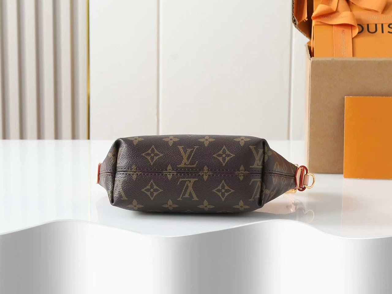 Louis Vuitton Pochette Hills Bag Monogram 18.5cm M27509