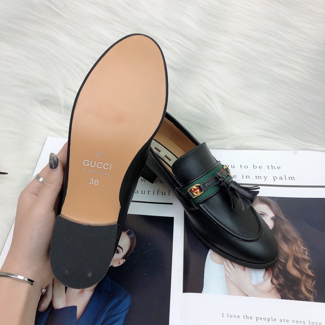 Gucci Unisex Leather Interlocking G Black
