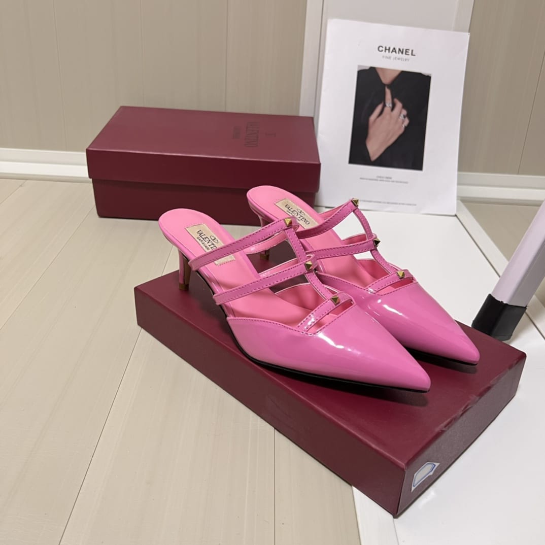 Valentino Garavani Rockstud Wispy Mule In Calfskin Magenta